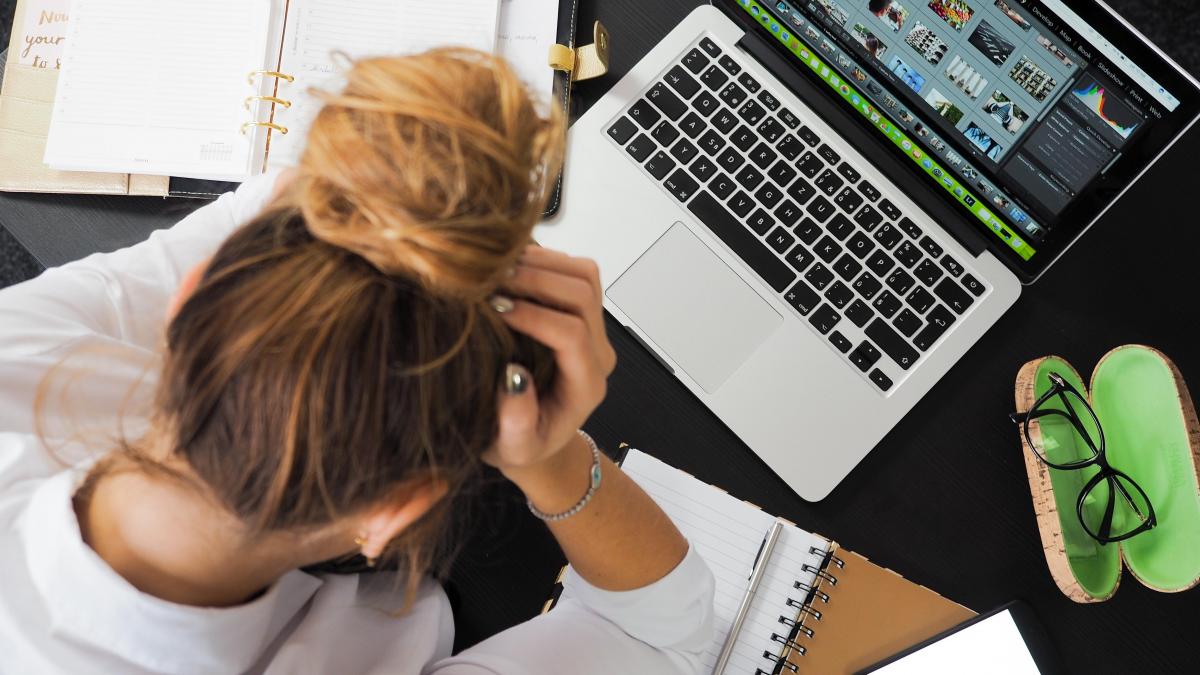 El Laberinto del Bloqueo: Entendiendo y Superando la Parálisis en el Trabajo